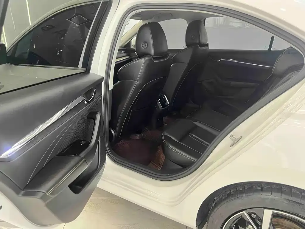 Skoda Octavia — фото 3