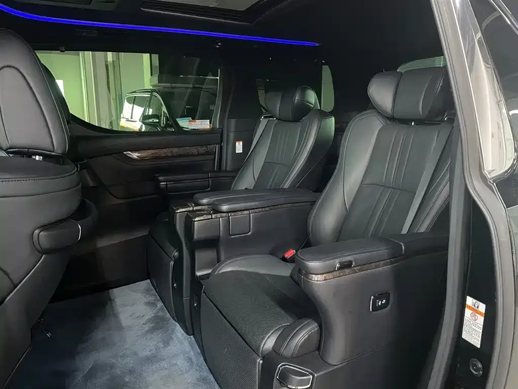 Toyota Vellfire 2021 из CN, фото 7