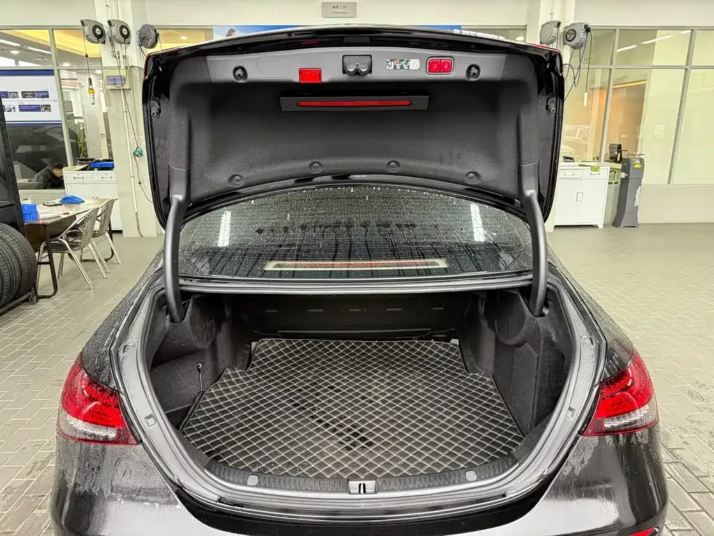 Mercedes-Benz E-Class 2023 из CN, фото 10