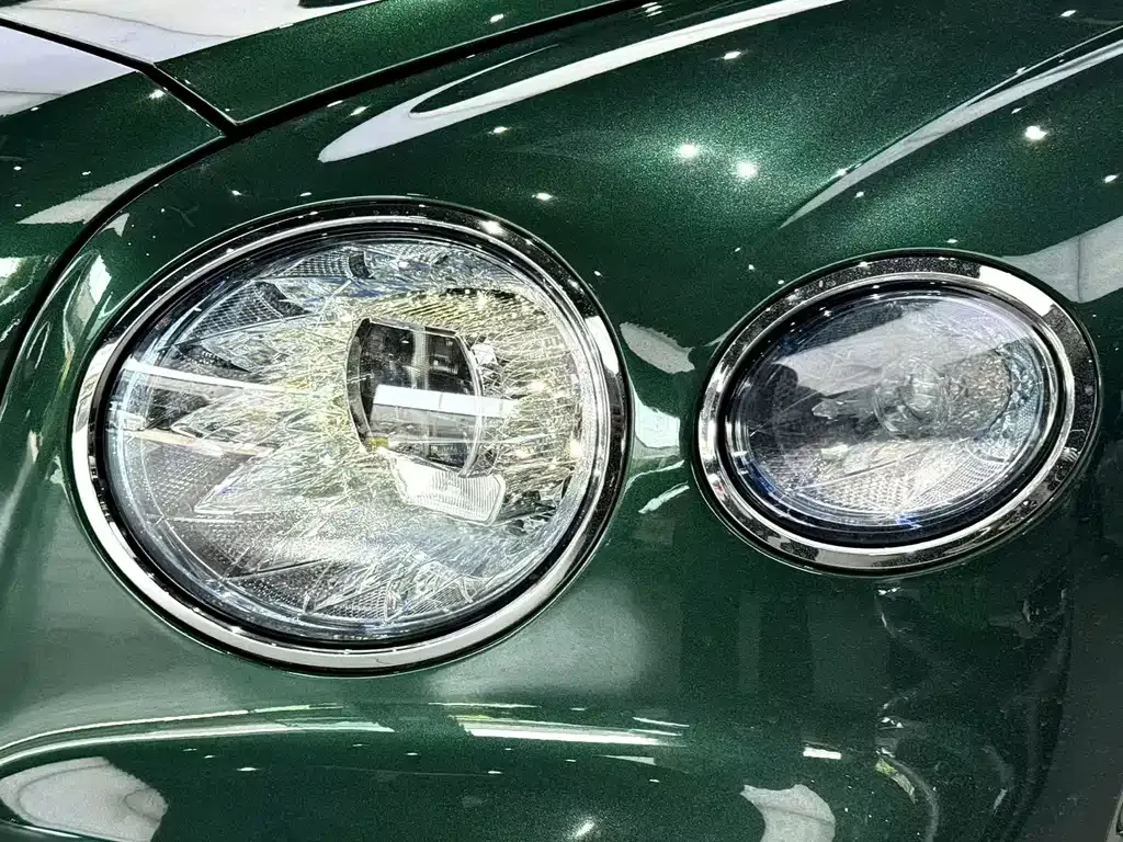 Bentley Flying Spur 2023 из CN, фото 8