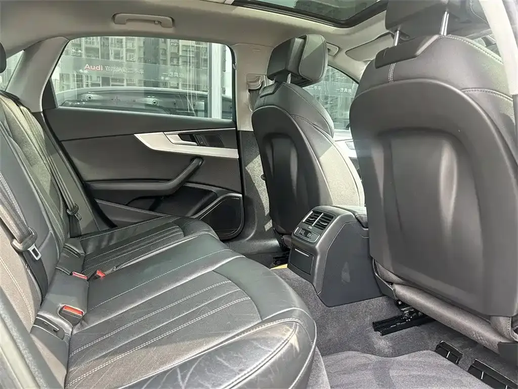 Audi A4L 2022 из CN, фото 10