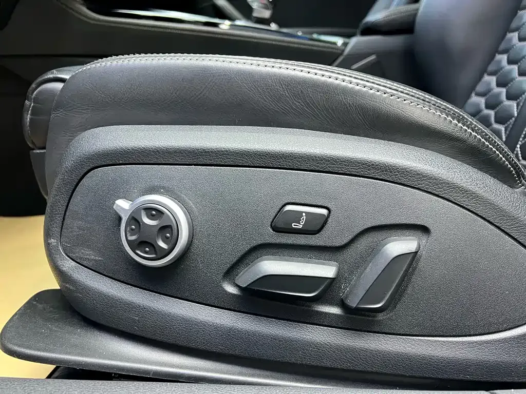 Audi RS 4 2022 из CN, фото 9