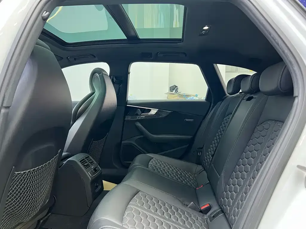 Audi RS 4 2022 из CN, фото 4