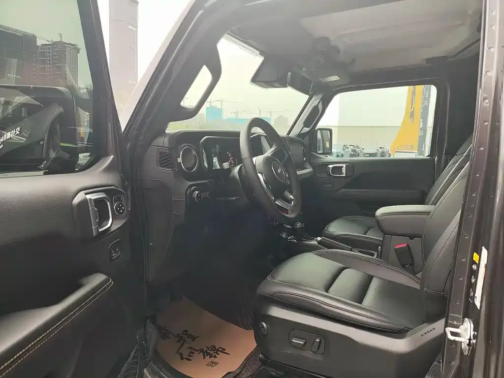 Jeep Wrangler 2023 из CN, фото 4