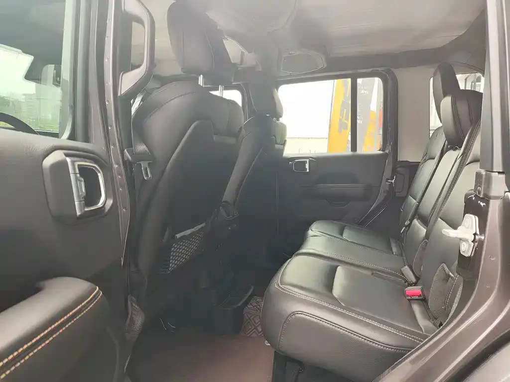Jeep Wrangler 2023 из CN, фото 3