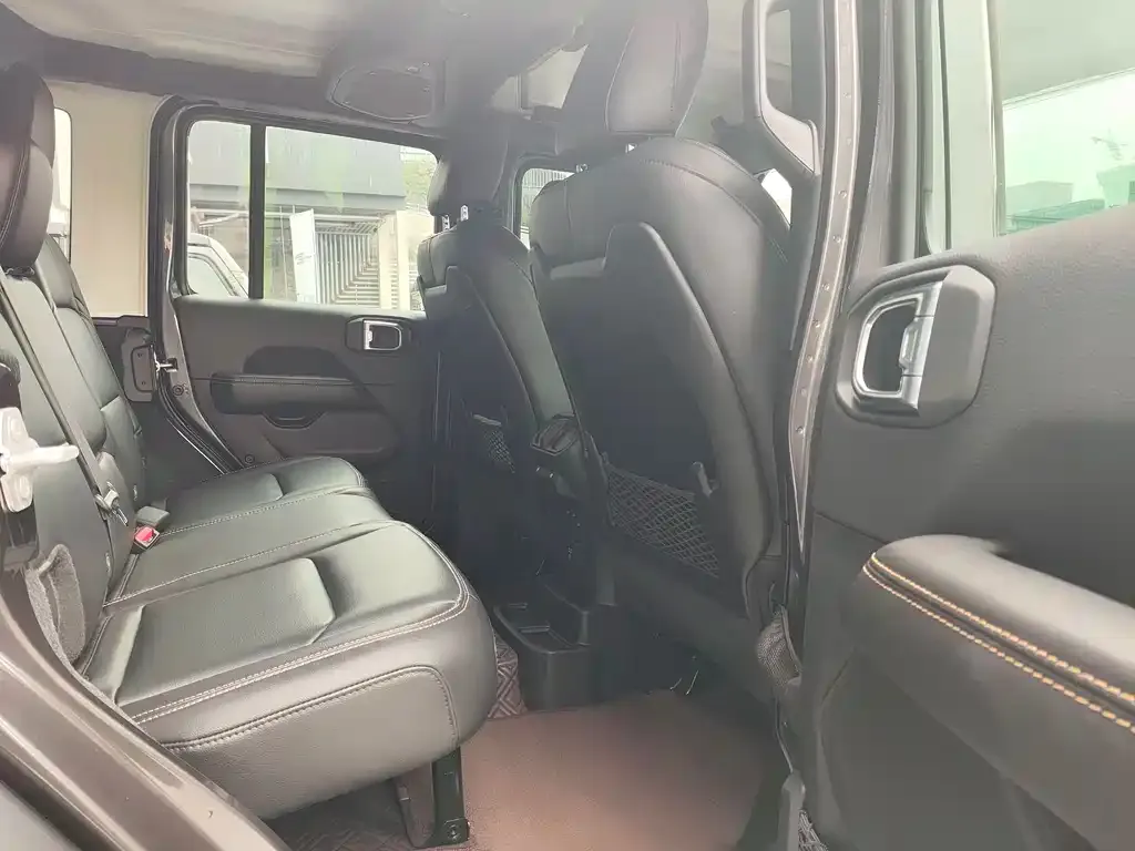 Jeep Wrangler 2023 из CN, фото 2