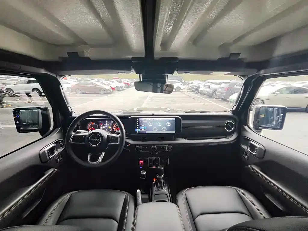 Jeep Wrangler 2023 из CN, фото 5