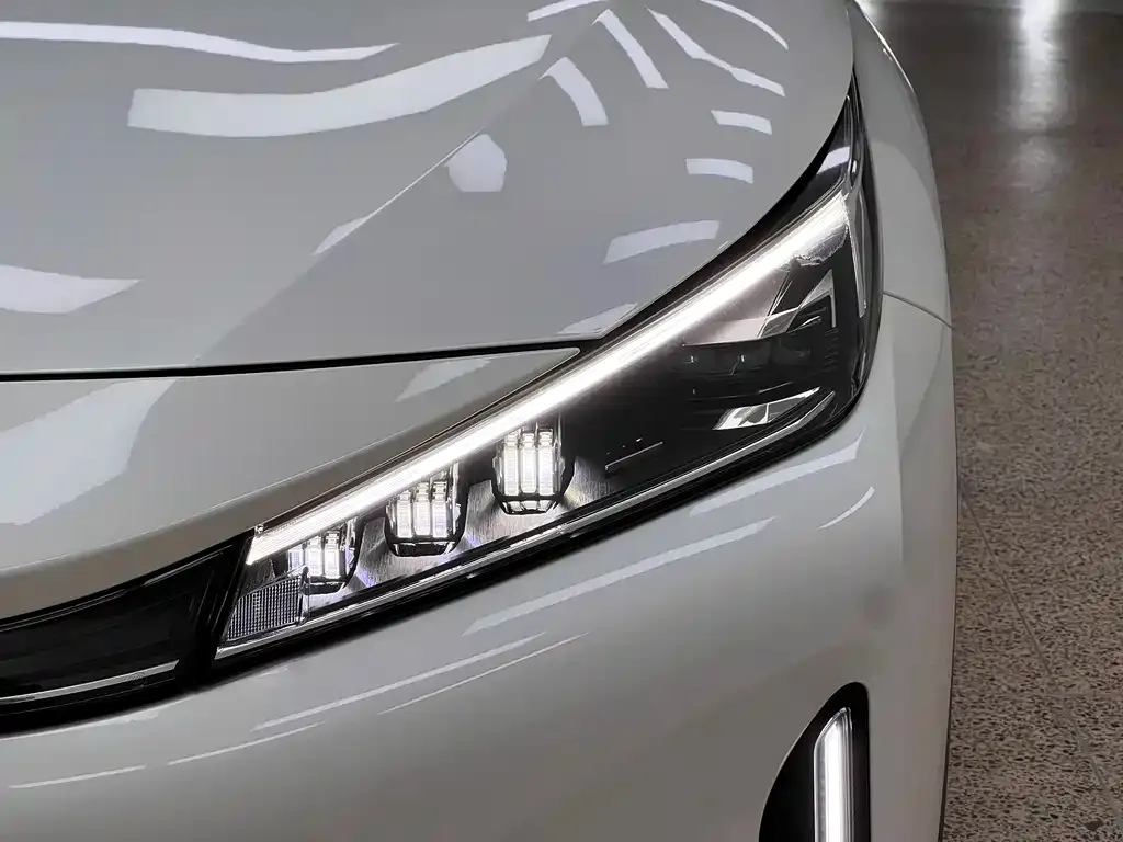 Roewe D5X DMH 2024 из CN, фото 3