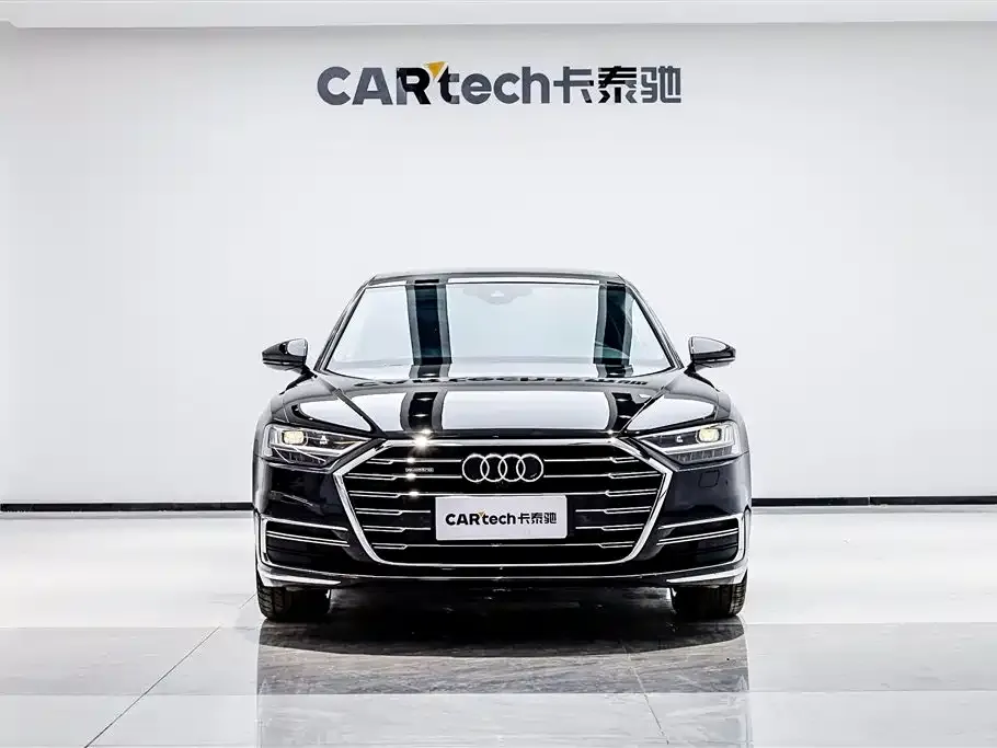 Audi A8 — фото 1