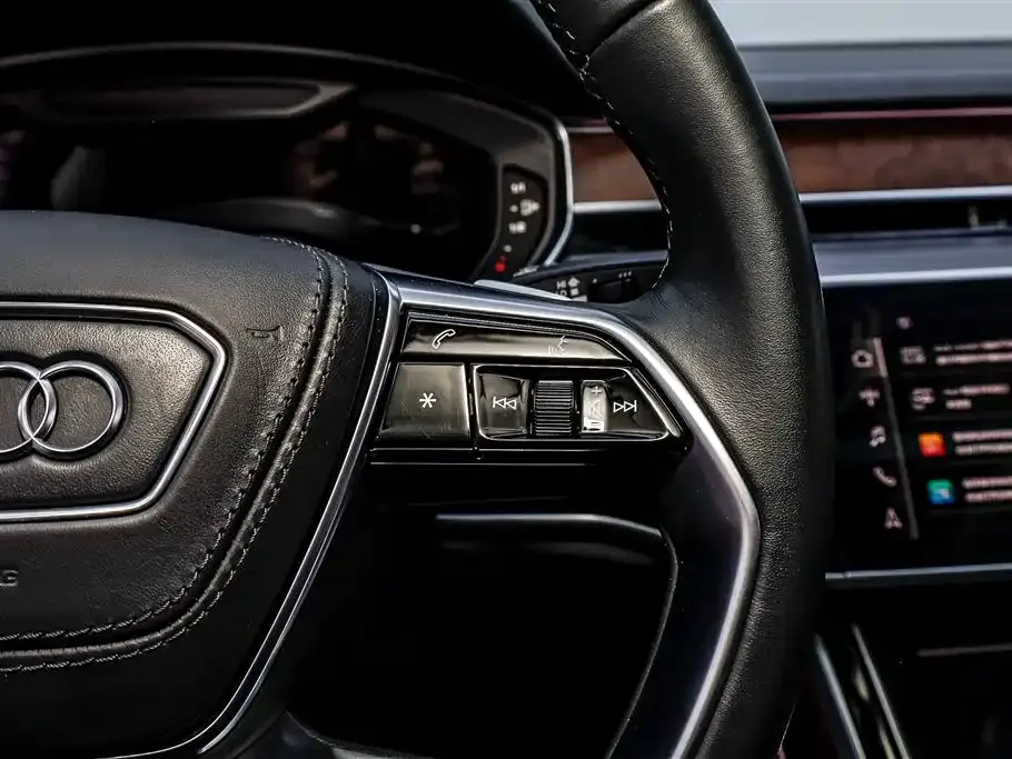 Audi A8 — фото 10