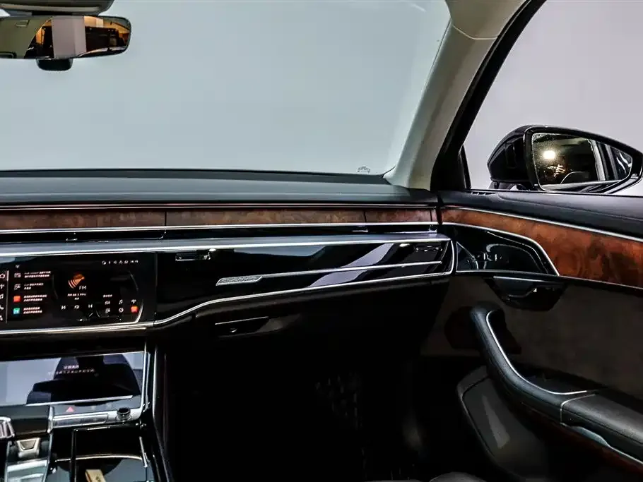Audi A8 — фото 8