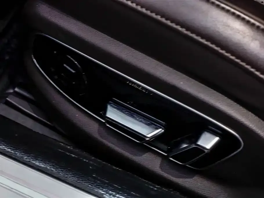 Audi A8 — фото 2