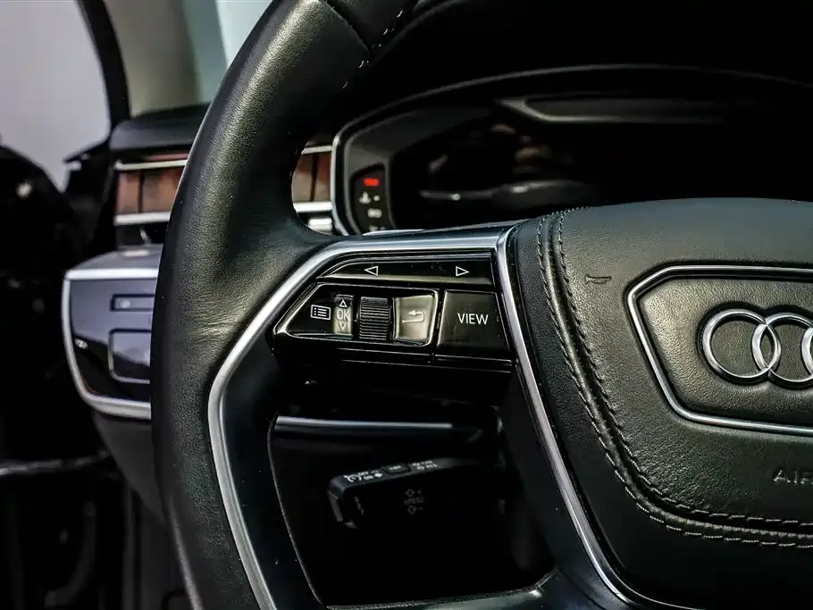Audi A8 — фото 9