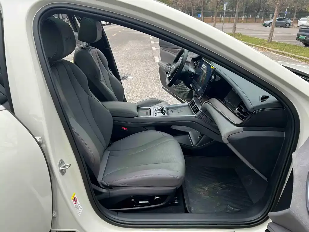 BYD Seal — фото 3