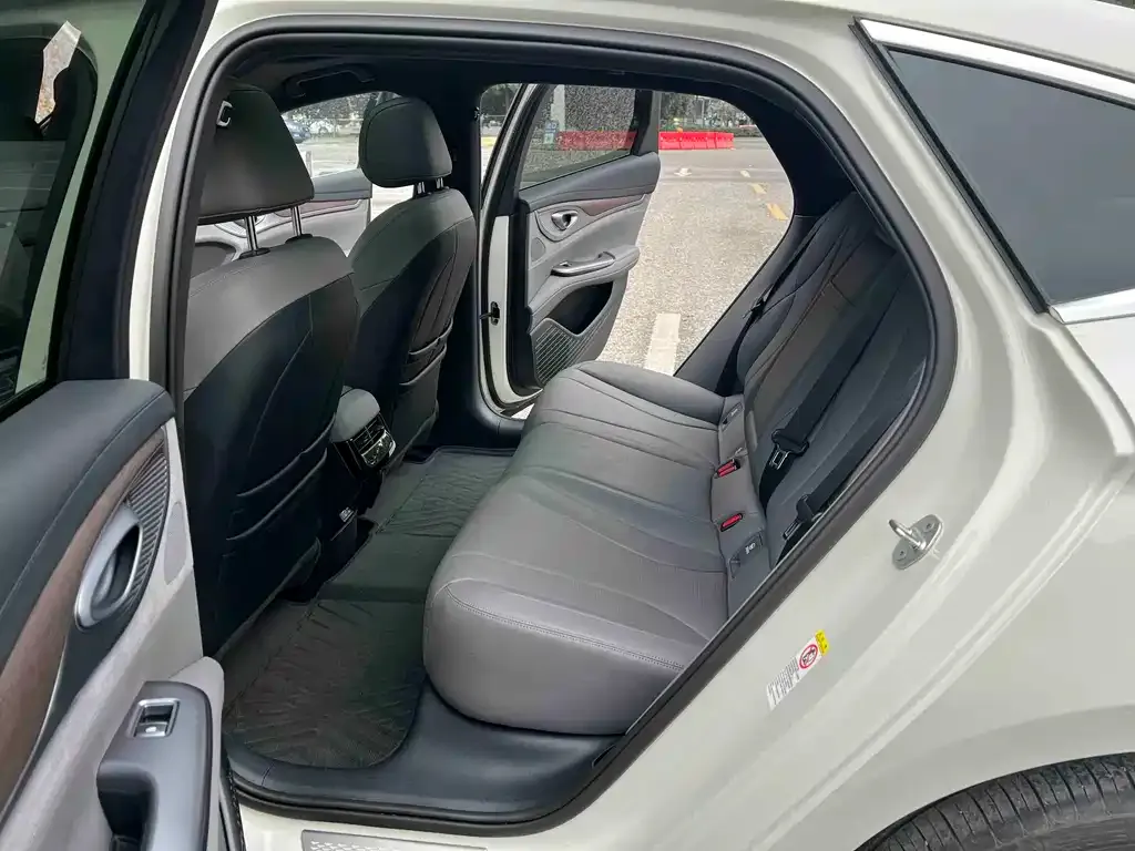 BYD Seal — фото 2