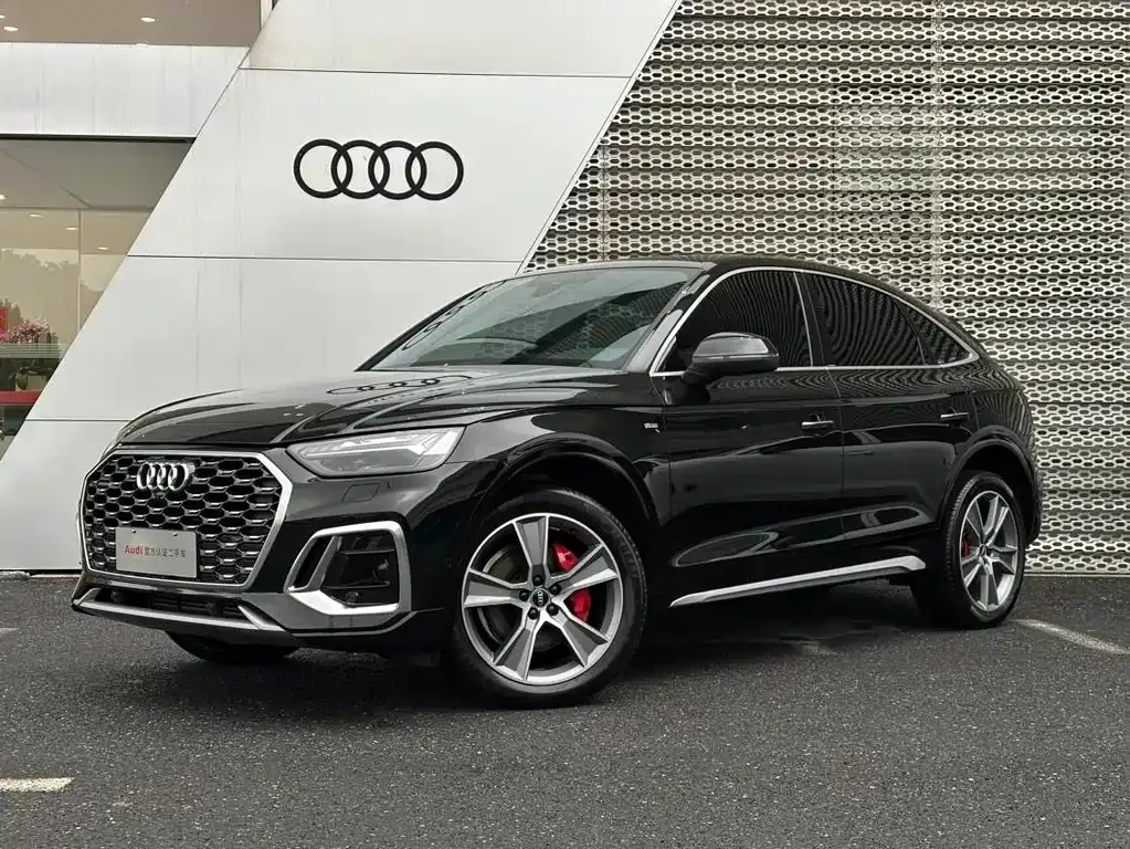 Audi Q5L Sportback — фото 1