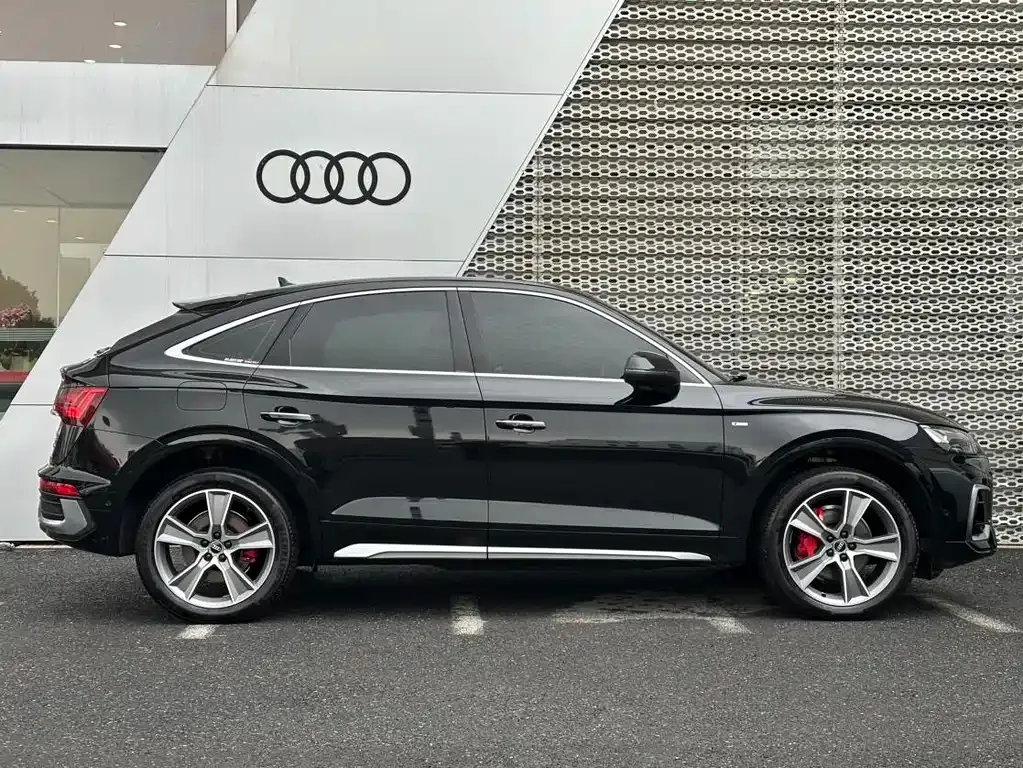 Audi Q5L Sportback — фото 8