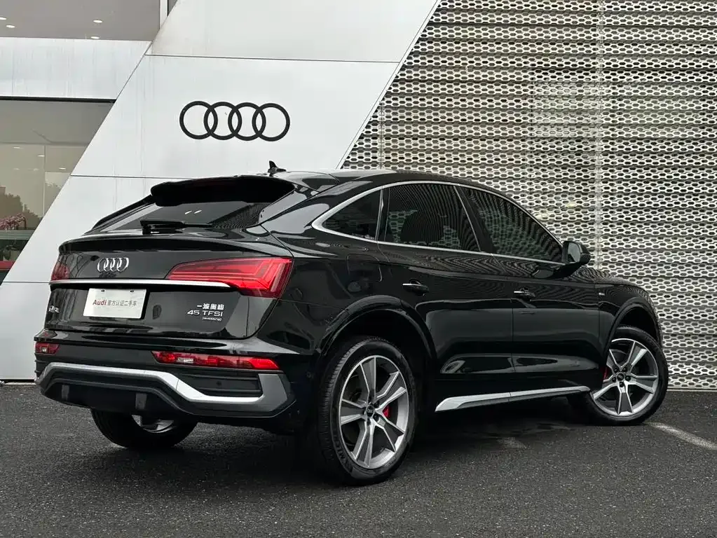 Audi Q5L Sportback — фото 3