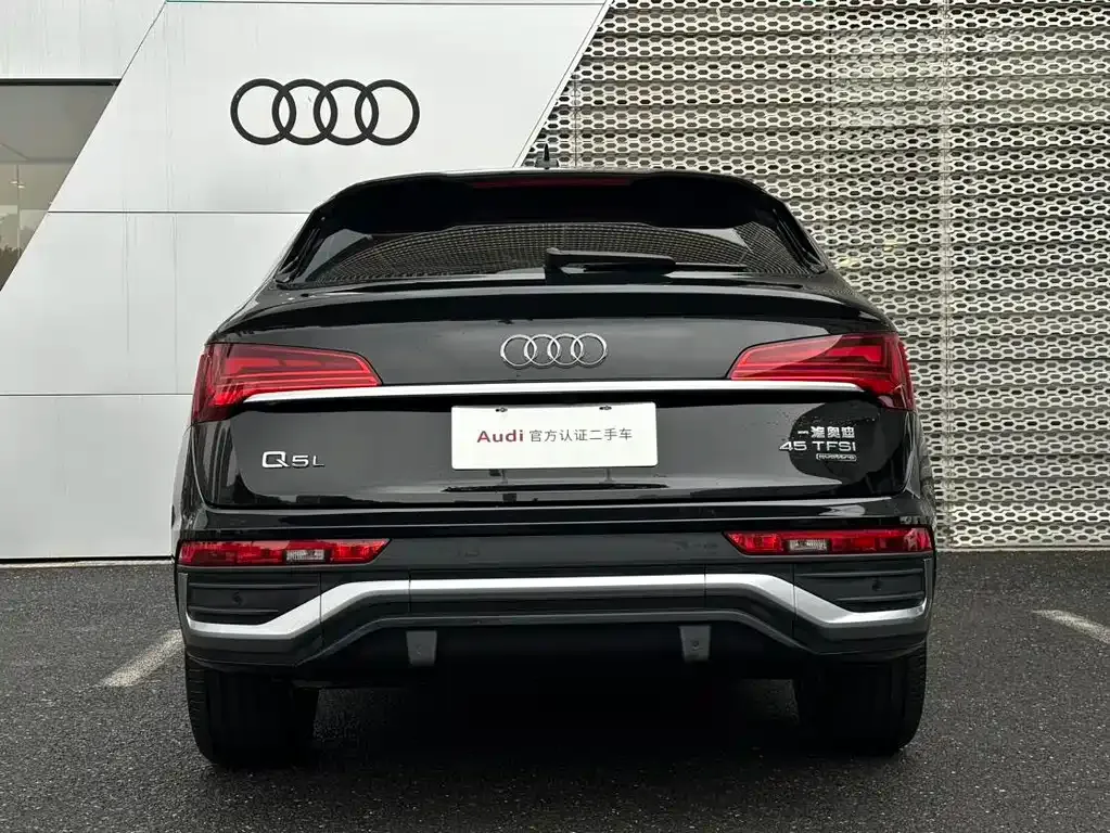 Audi Q5L Sportback — фото 7