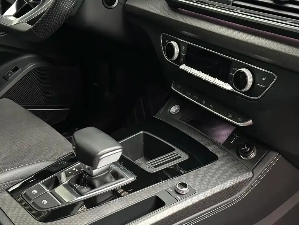 Audi Q5L Sportback — фото 2