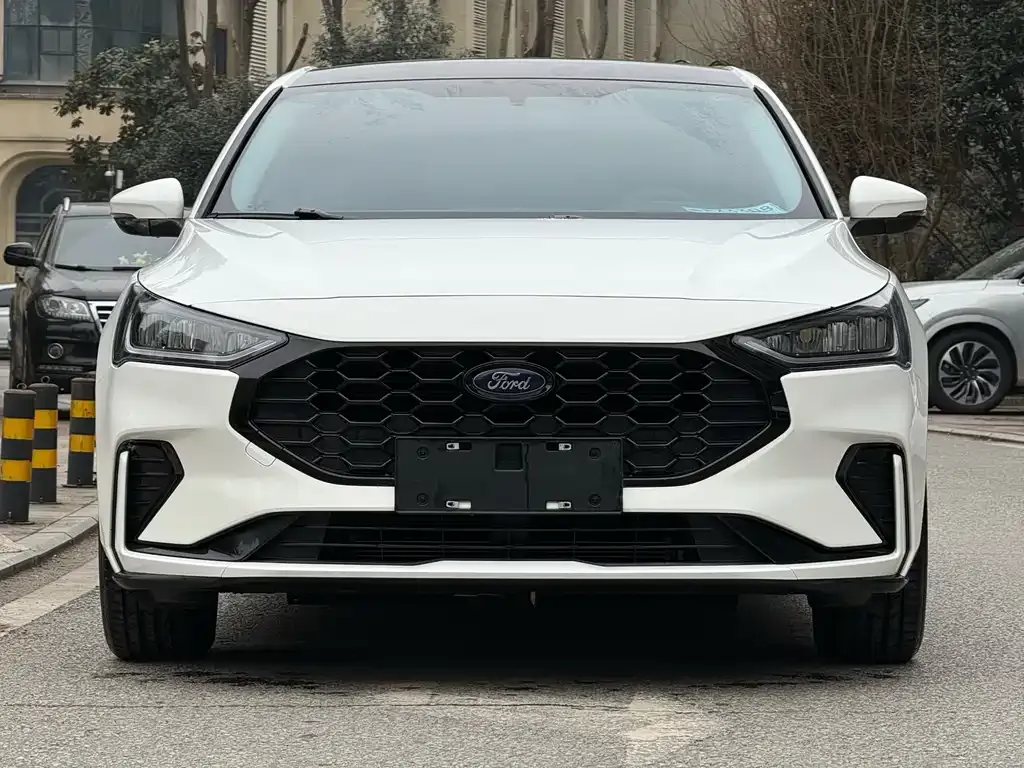 Ford Focus 2023 из CN, фото 1