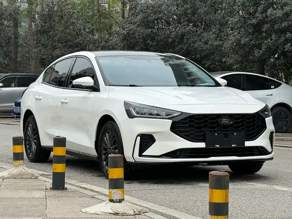 Ford Focus 2023 из CN, фото 5