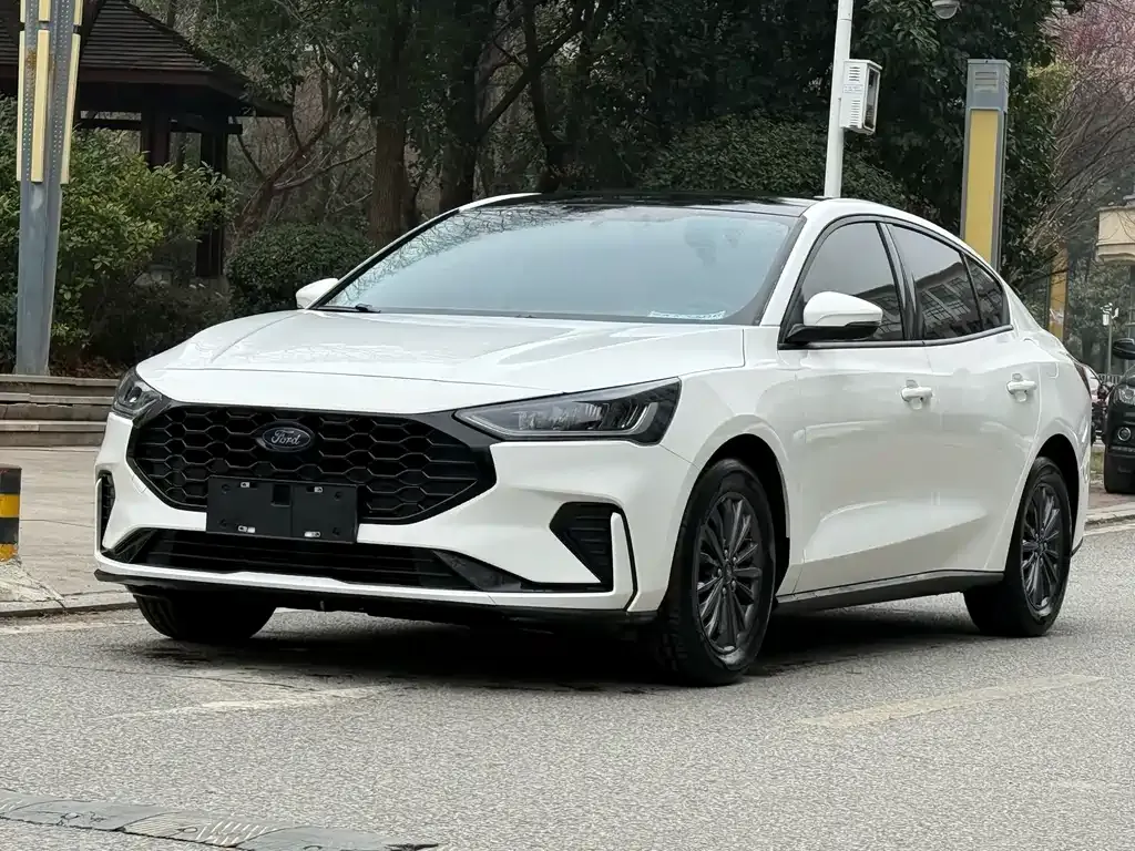 Ford Focus 2023 из CN, фото 10