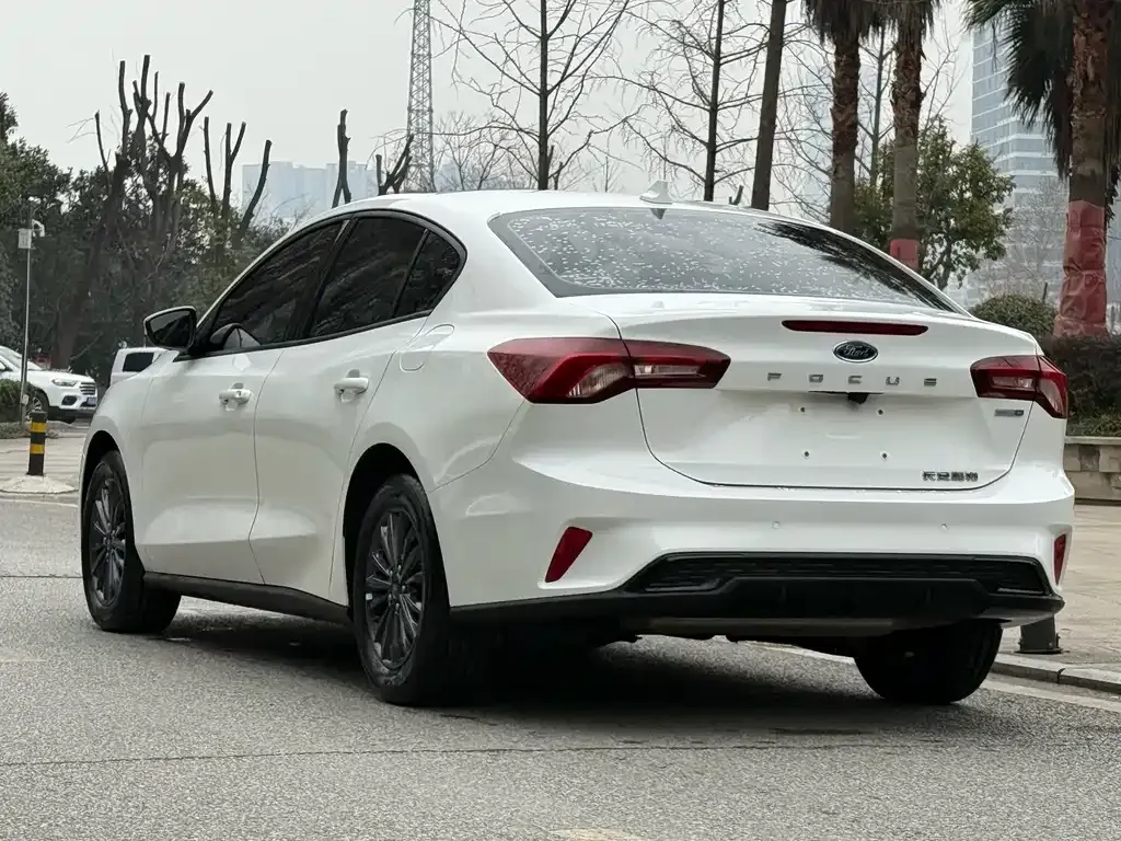 Ford Focus 2023 из CN, фото 8
