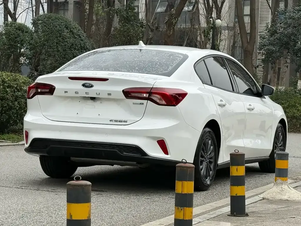 Ford Focus 2023 из CN, фото 7
