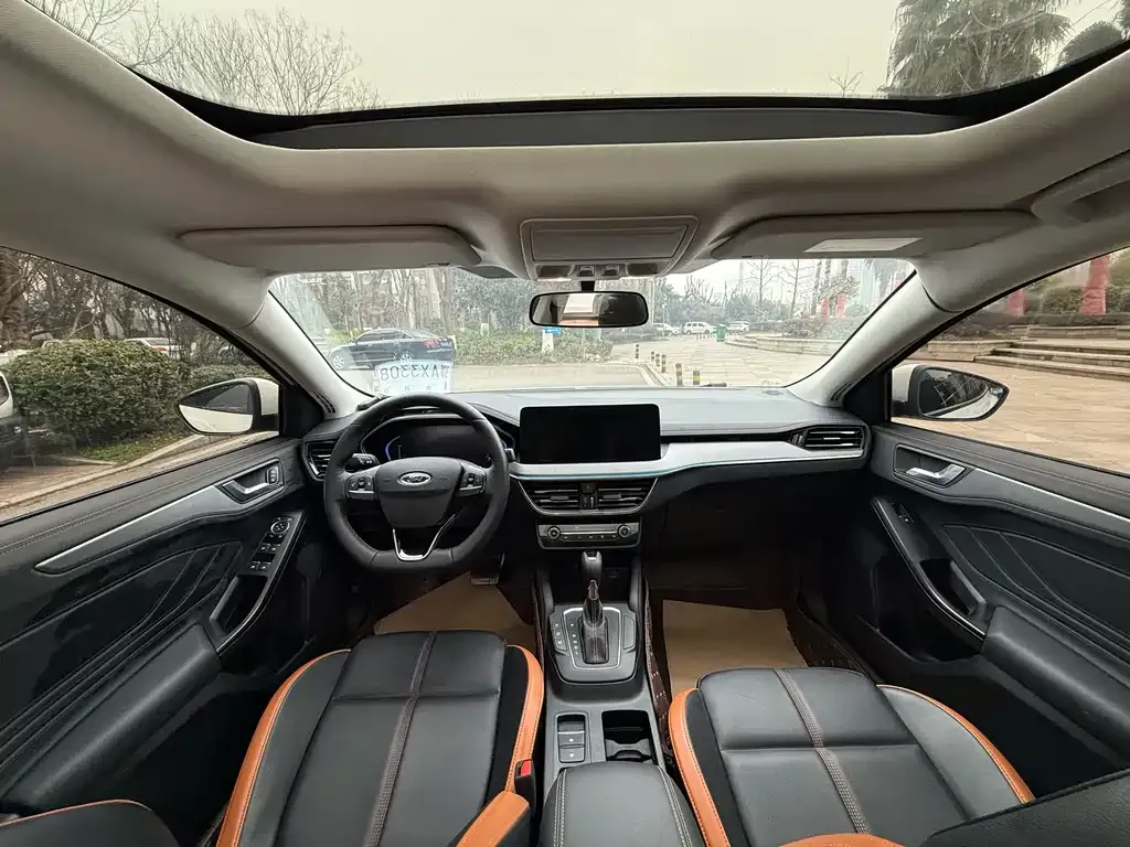 Ford Focus 2023 из CN, фото 6