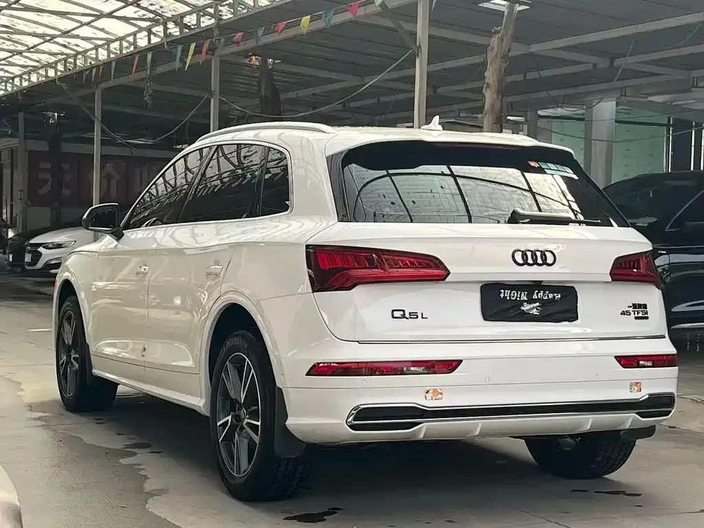 Audi Q5L — фото 2