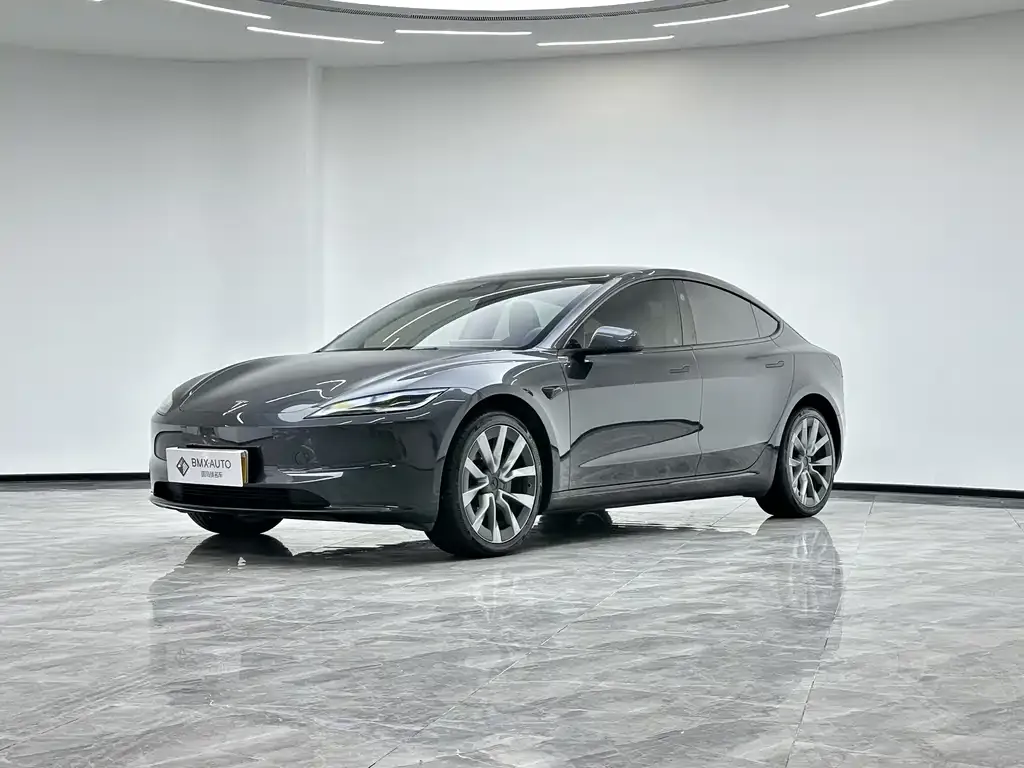 Tesla Model 3 — фото 1