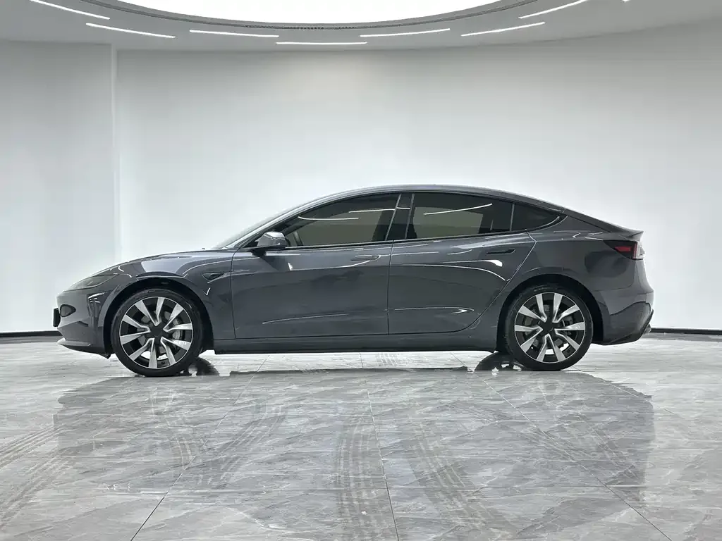 Tesla Model 3 — фото 8