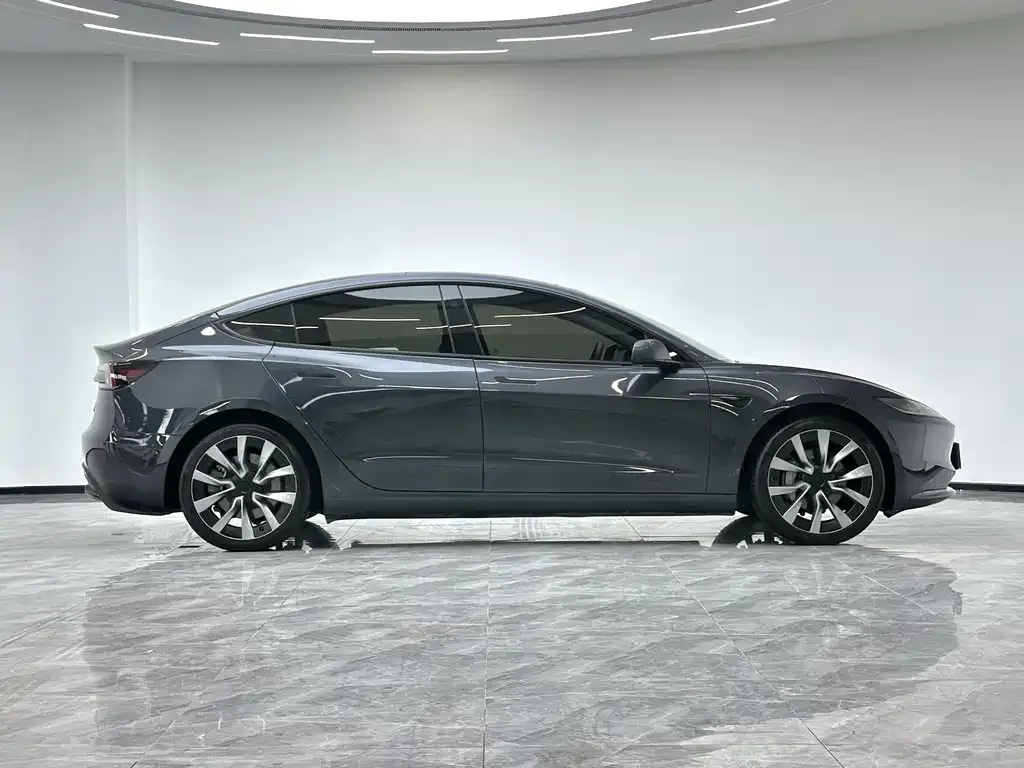 Tesla Model 3 — фото 9