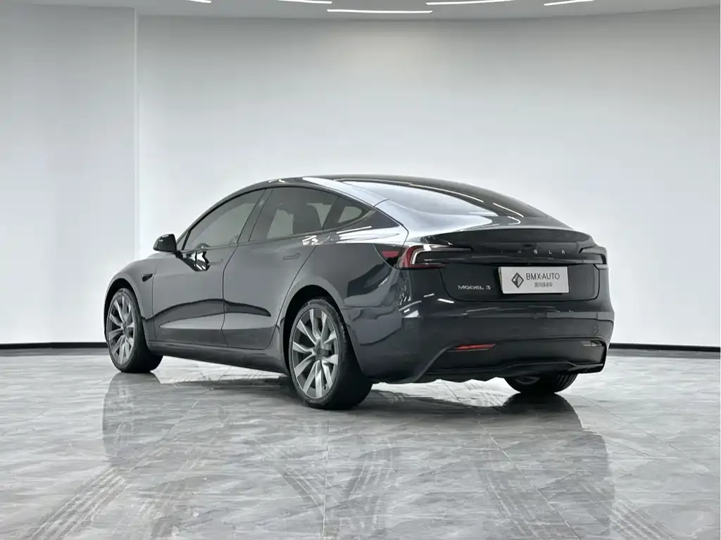 Tesla Model 3 — фото 6