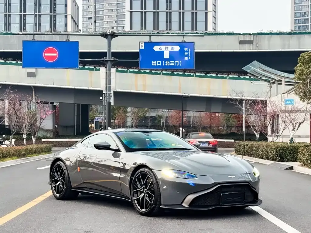 Aston Martin V8 Vantage 2023 из CN, фото 3