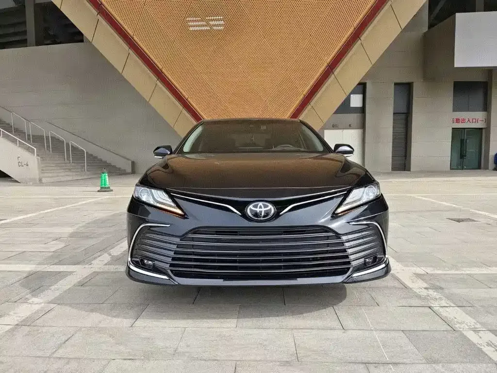 Toyota Camry — фото 9