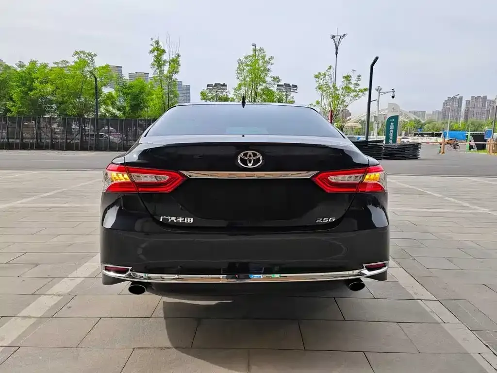 Toyota Camry — фото 6