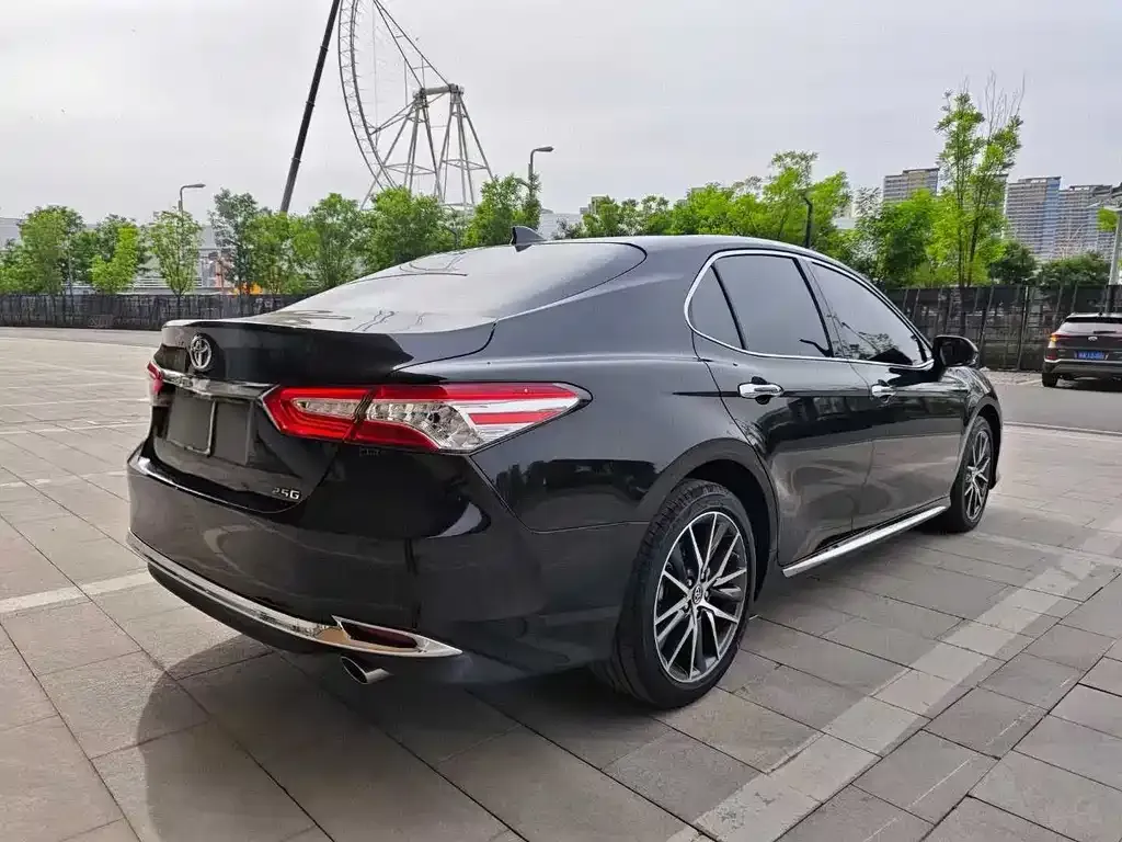 Toyota Camry — фото 4