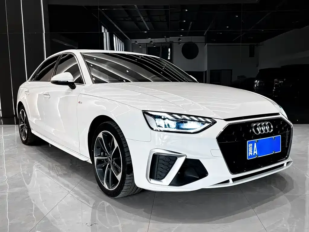 Audi A4L 2023 из CN, фото 2