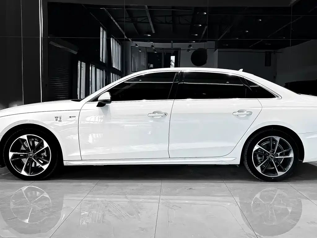 Audi A4L 2023 из CN, фото 7