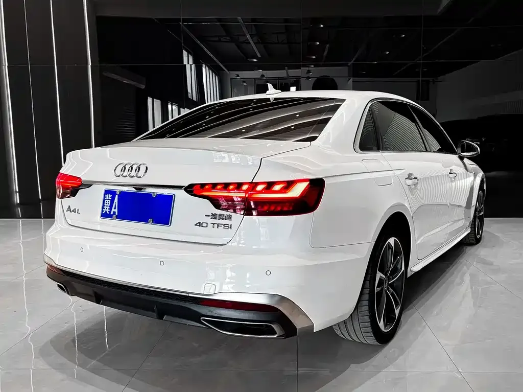 Audi A4L 2023 из CN, фото 3