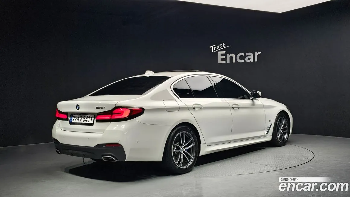 BMW 5-Series 2023 из KR, фото 2