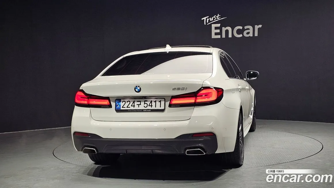 BMW 5-Series 2023 из KR, фото 3
