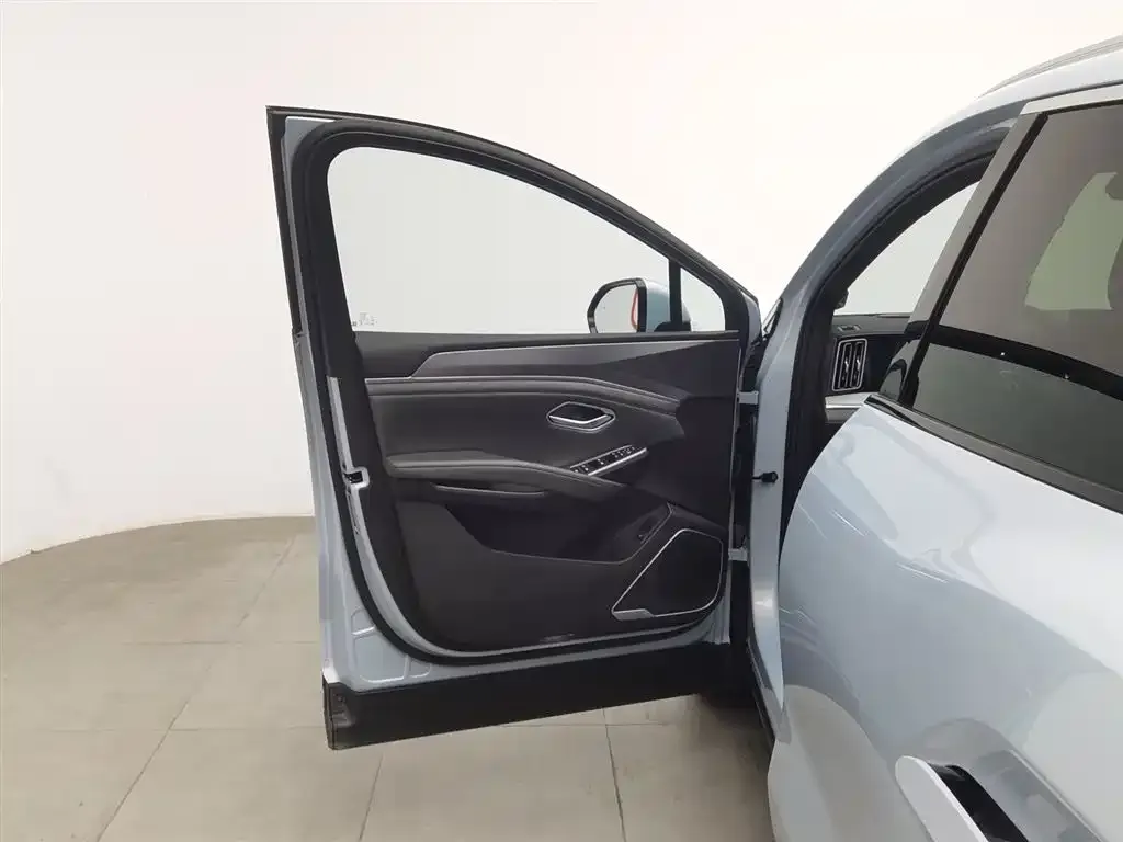 BYD L DM-i — фото 4