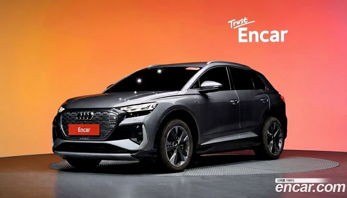 Audi Q4 e-tron — фото 1