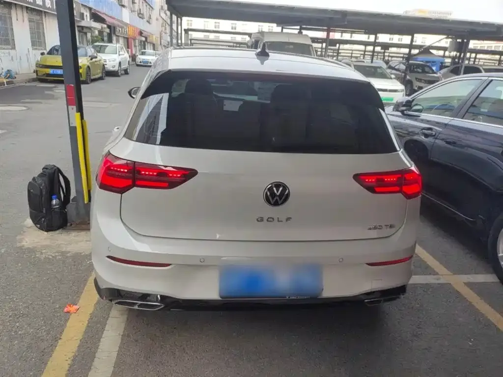 Volkswagen Golf 2024 из CN, фото 8