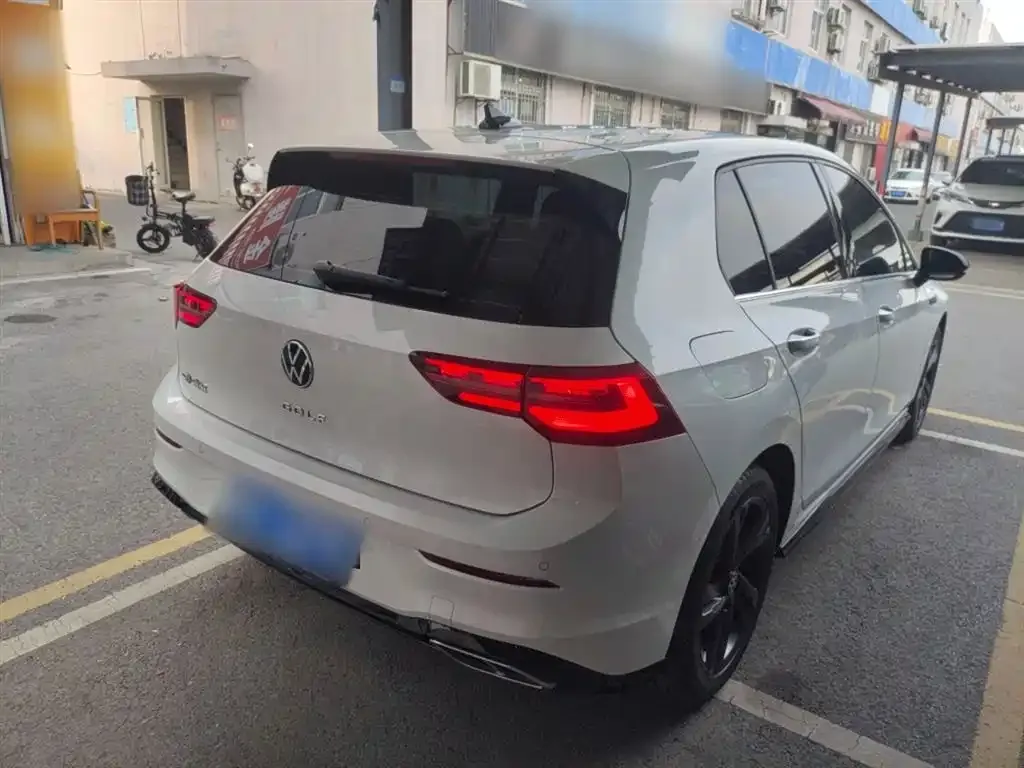 Volkswagen Golf 2024 из CN, фото 5
