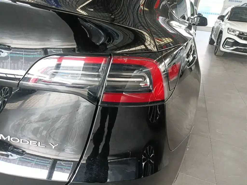 Tesla Model Y 2023 из CN, фото 9