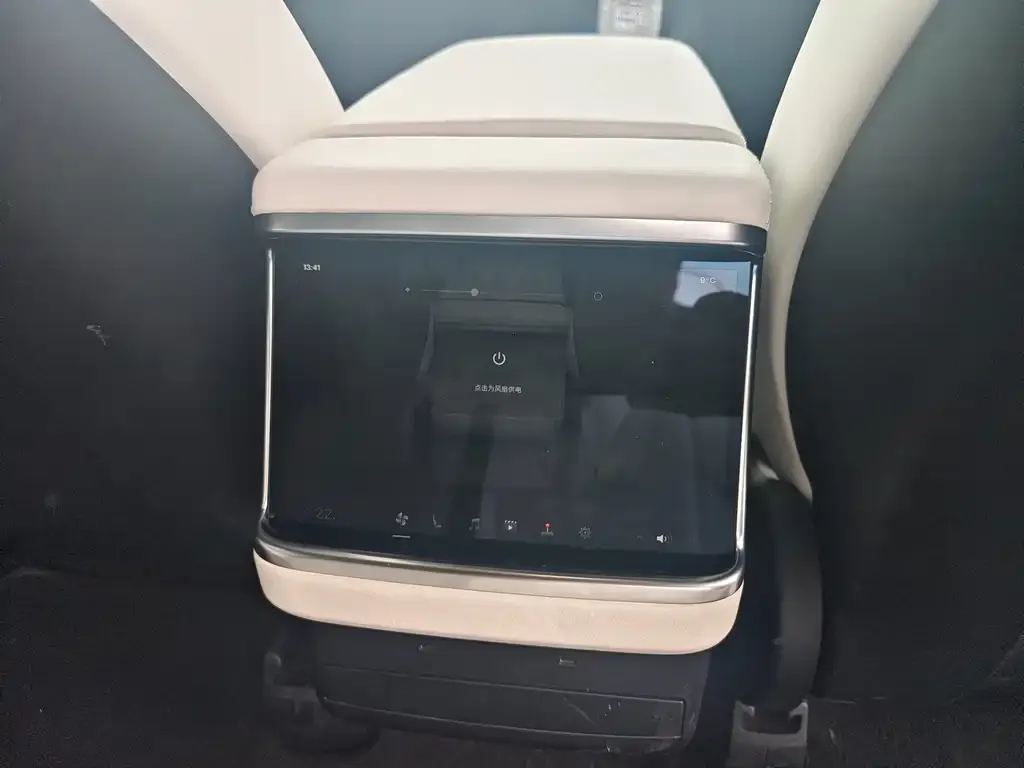 Tesla Model X 2024 из CN, фото 8